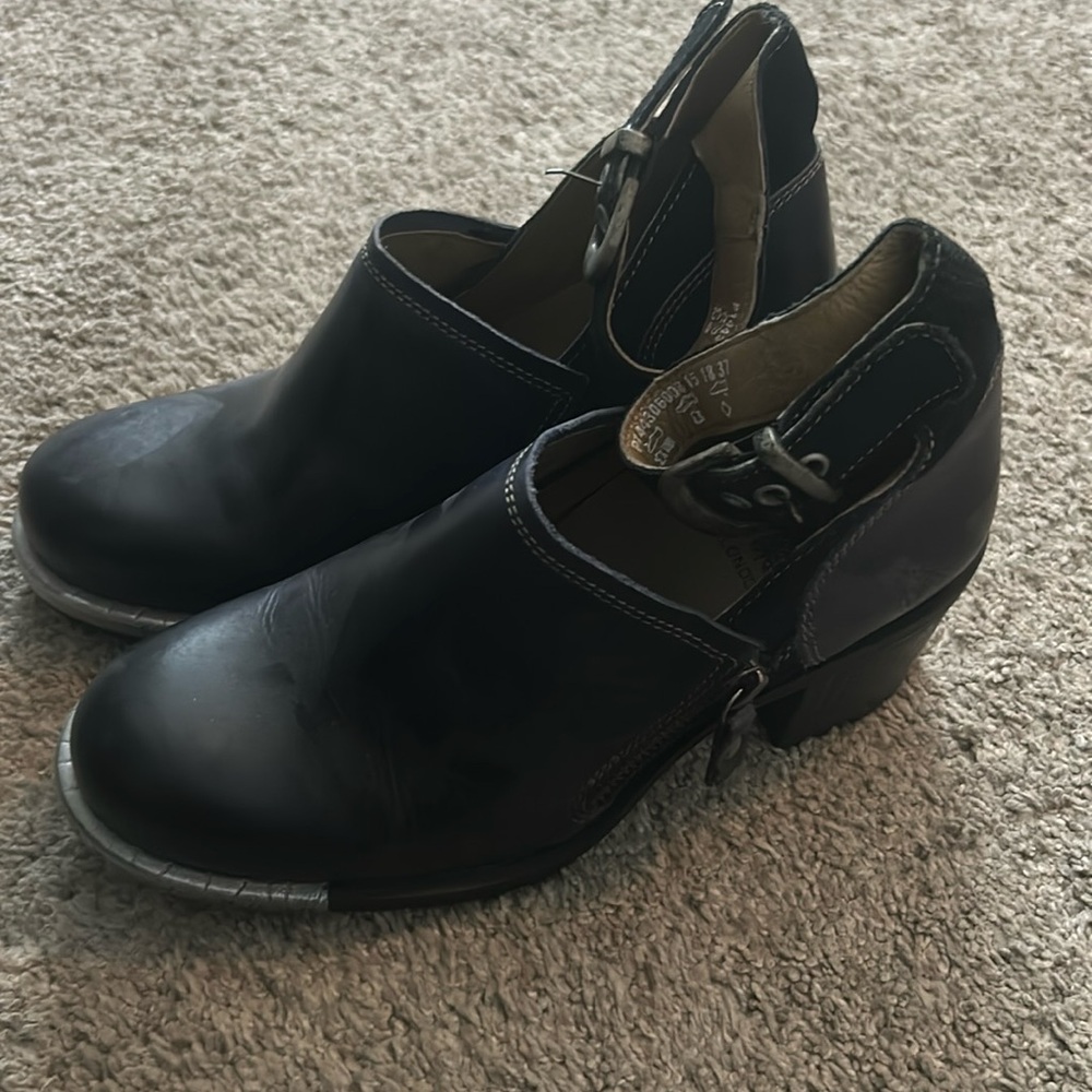 Lightly worn - Fly London - EUR 37 (US 6 1/2-7)